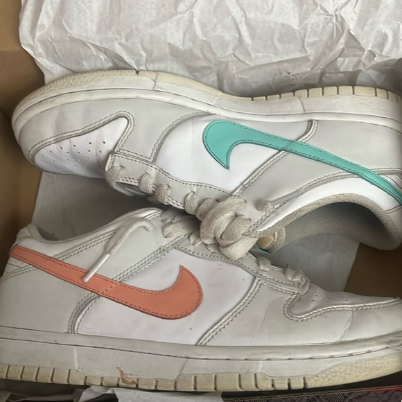Nike Dunks size 6.5Y - Picture 1 of 4